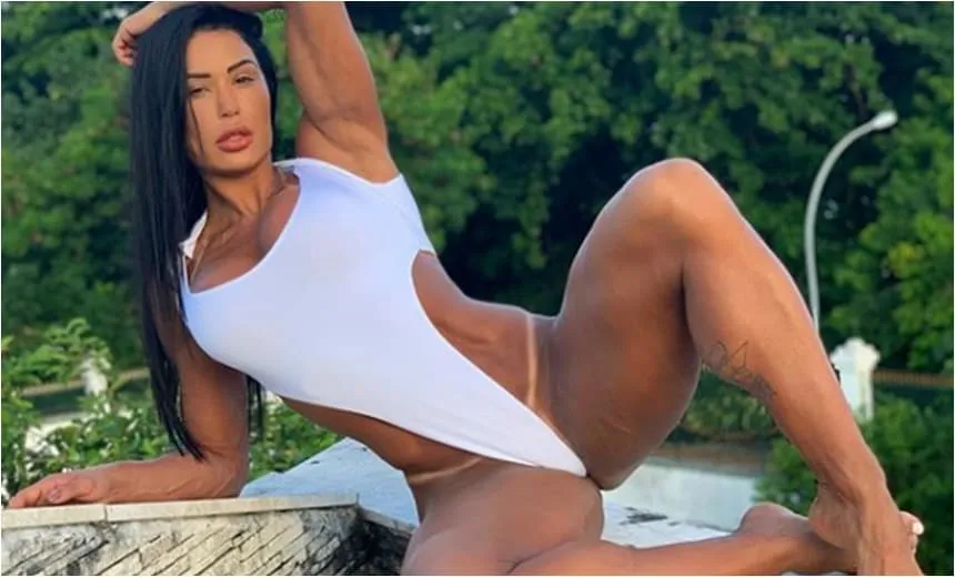 “Não doeu”, diz Gracyanne Barbosa após puxar calcinha fio dental ao limite; veja