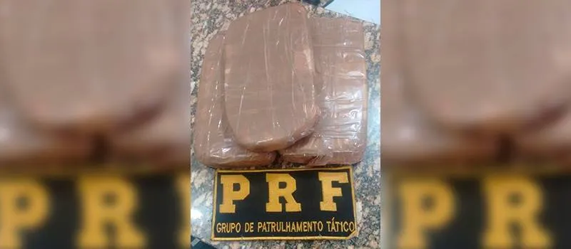TRÁFICO: PRF prende mulher em Vitória da Conquista que transportava cocaína para Fortaleza