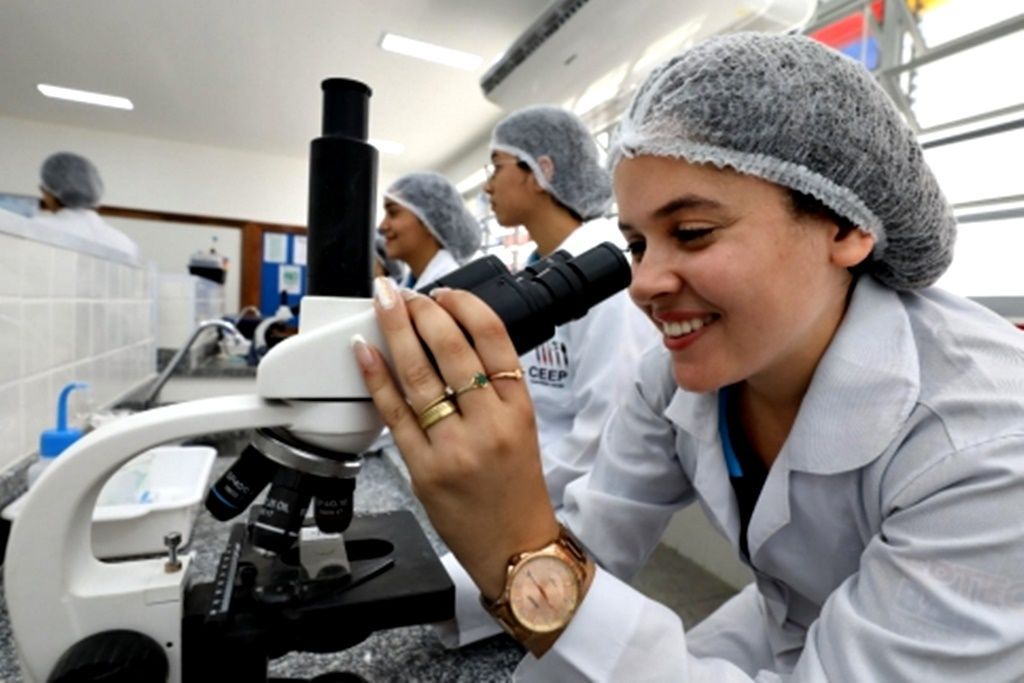 Ao todo são 18.550 vagas de 41 cursos técnicos grátis, em 171 municípios da Bahia. Foto: Pedro Moraes/GovBA
