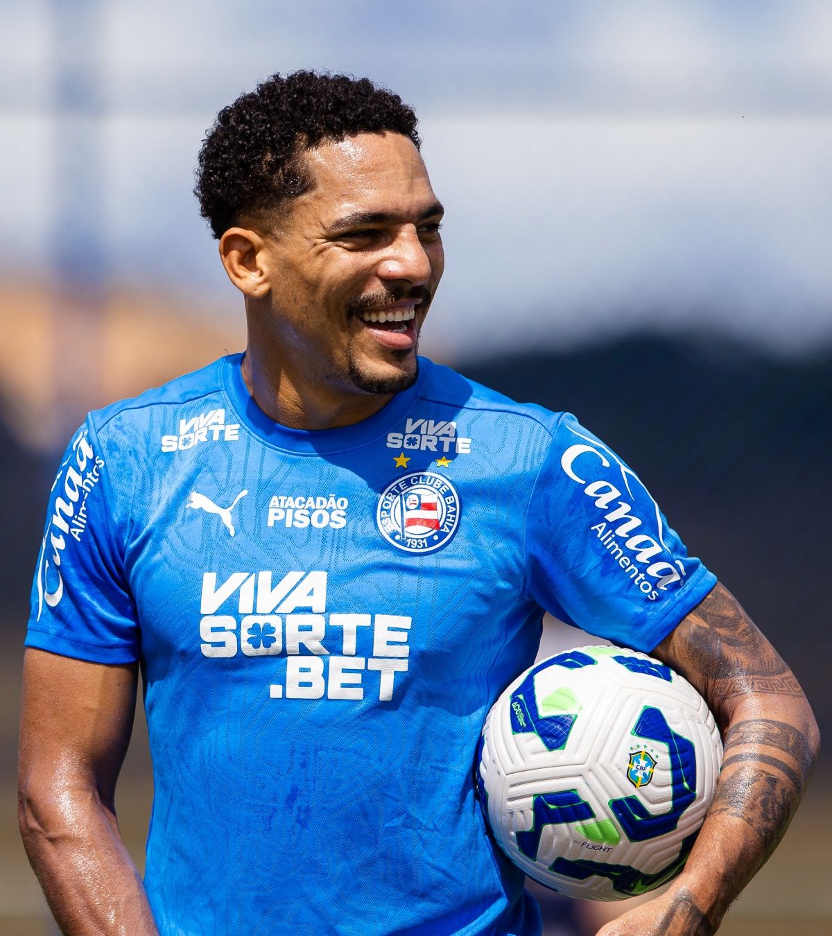 Ap&oacute;s tr&ecirc;s anos de clube, o Bahia anunciou a sa&iacute;da do lateral-direito Gilberto, de 33 anos, que deve ir para o Athletico-PR. Foto: EC Bahia