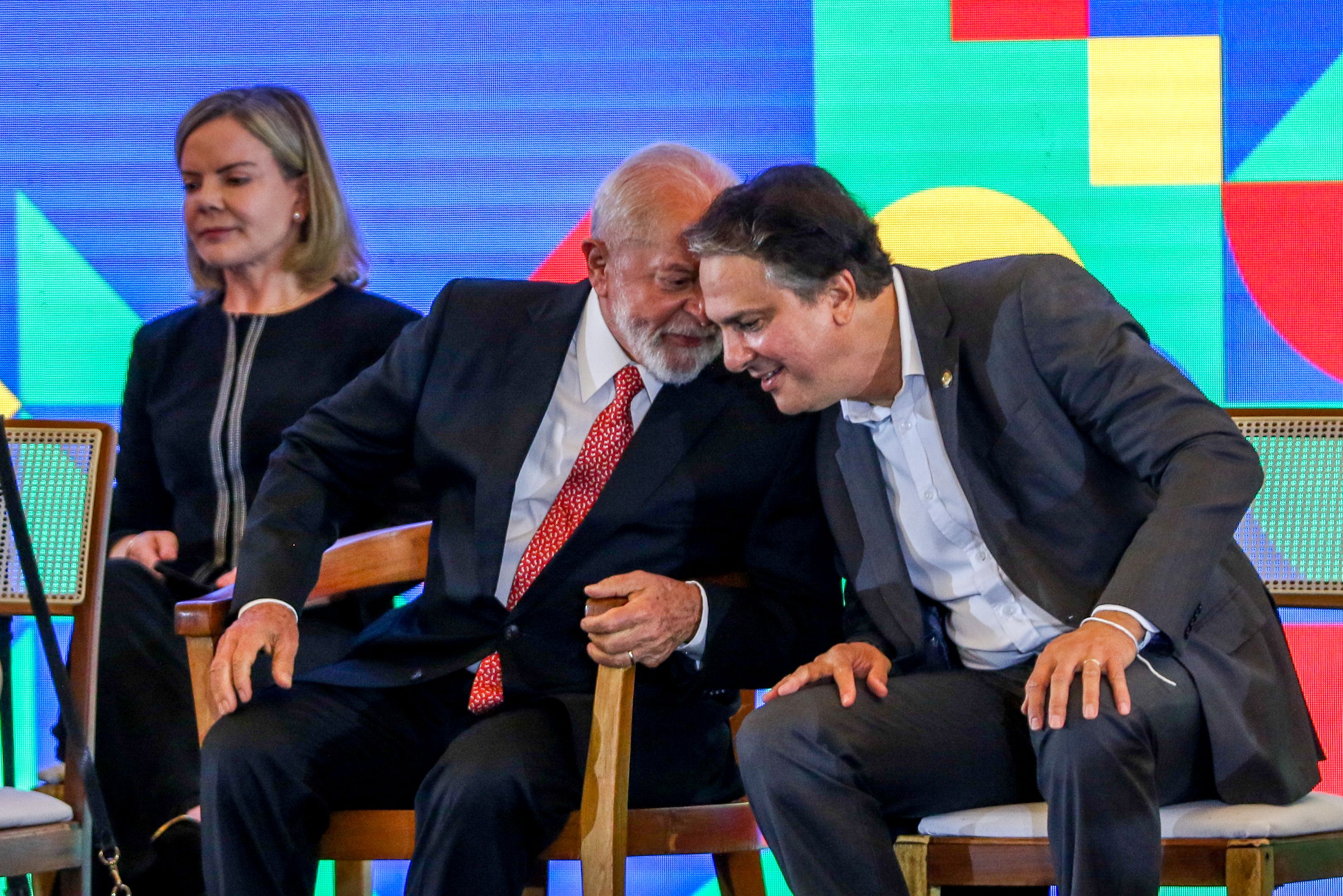 Lula e ministro da Educação, Camilo Santana, promoveram cortes em universidades, dentre elas, a UFRB | Foto: Fabio Rodrigues-Pozzebom/ Agência Brasil