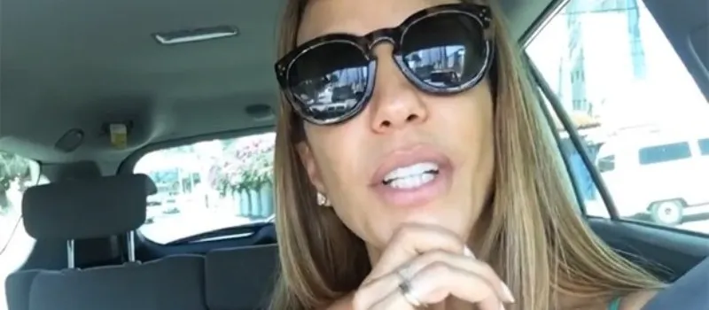 GENTE COMO A GENTE: Ivete Sangalo pede carona a fã para ir para casa e registra momento no Instagram