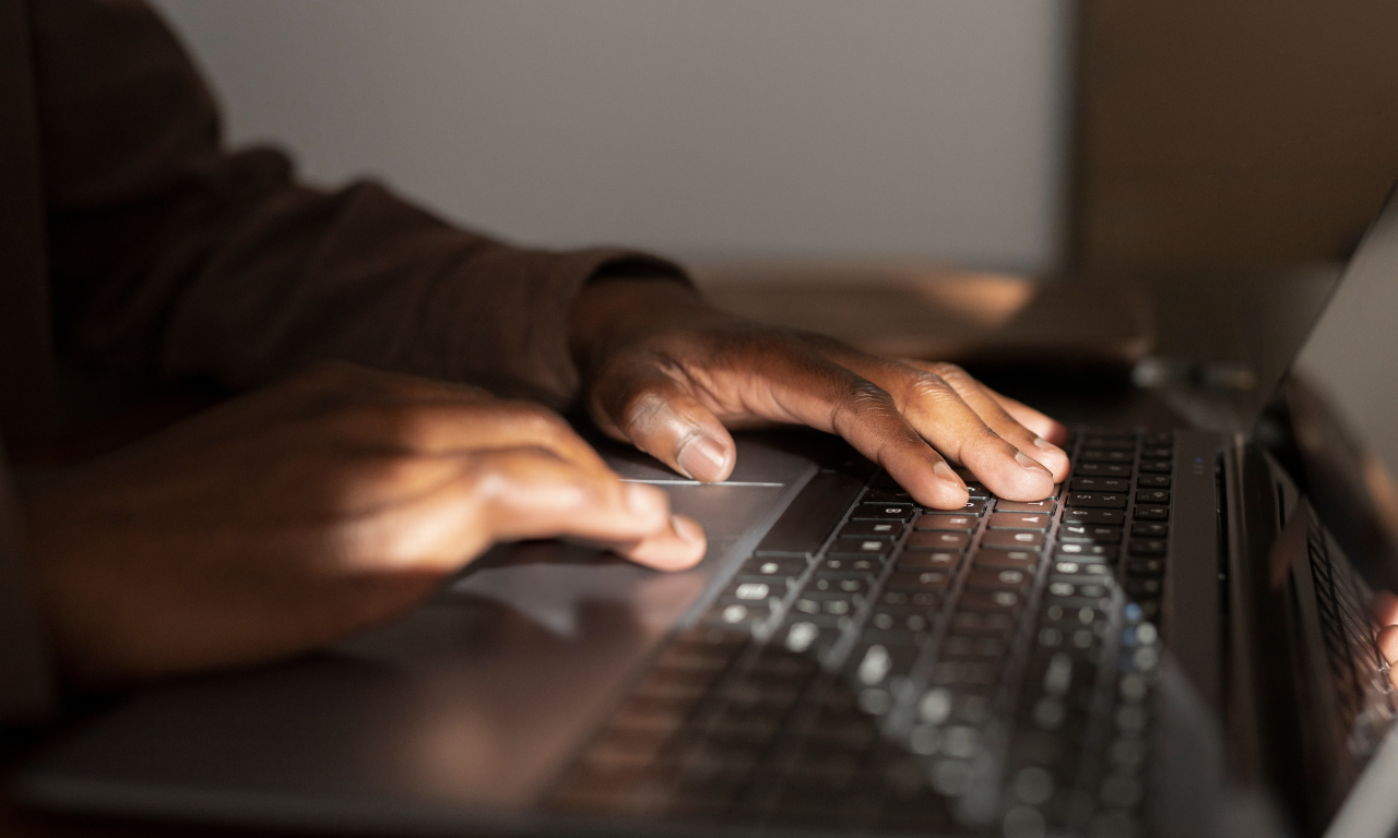 Adolescente é apreendido por armazenar pornografia infantil na Bahia.Foto: Imagem Ilustrativa | Freepik
