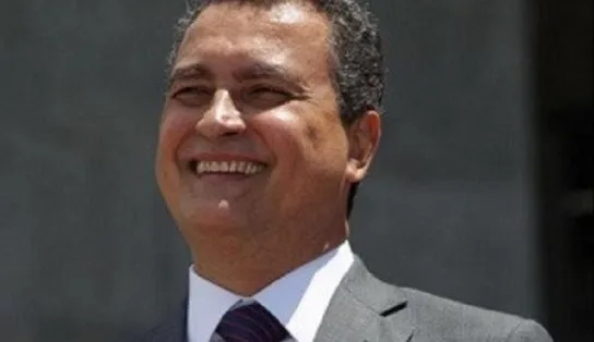 Durante entrega de obras no interior da Bahia, Rui brinca e provoca o Vitória: "É um time fora de série" 