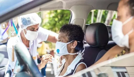 Sábado será de mutirão para aplicação de 2ª, 3ª e 4ª doses contra Covid-19; veja se está apto para nova dose 