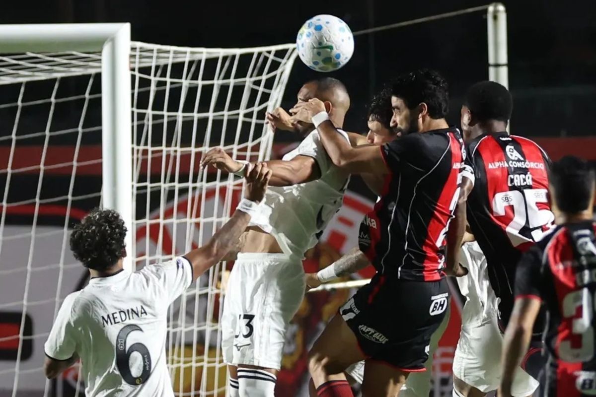 No Barrad&atilde;o, Vit&oacute;ria vence o Botafogo por 1 a 0.  Foto: Vitor Silva | Botafogo