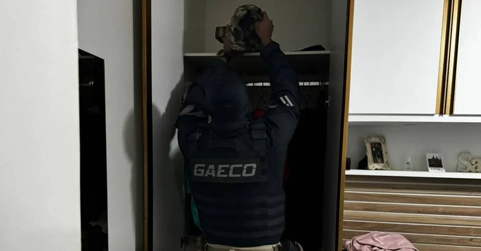 Policial militar é alvo de busca e apreensão por suspeita de envolvimento em homicídio em Caetité
