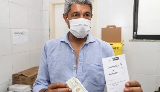 Em Salvador, Jerônimo toma 4ª dose da vacina contra a Covid 19: “Missão cumprida”