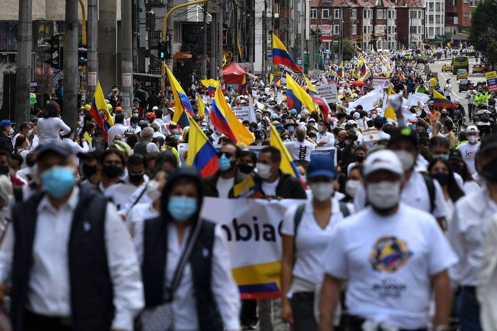 Colombianos protestam durante a pandemia de Covid-19. Foto: Juan Barreto/AFP