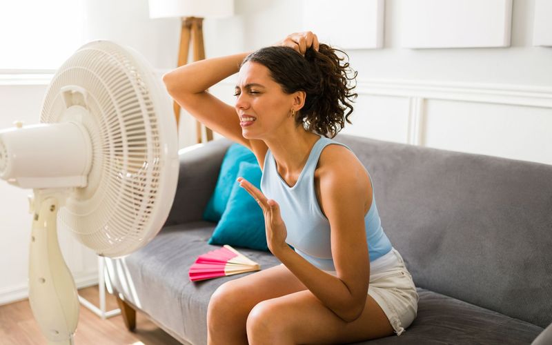 A hidrata&ccedil;&atilde;o deve ser mantida mesmo quando a pessoa n&atilde;o sente muita sede, j&aacute; que o calor pode aumentar a perda de l&iacute;quidos pelo suor/Foto: Freepik&nbsp;