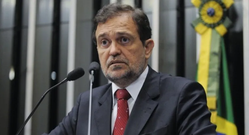 Senador Walter Pinheiro anuncia desfiliação do PT depois de 23 anos