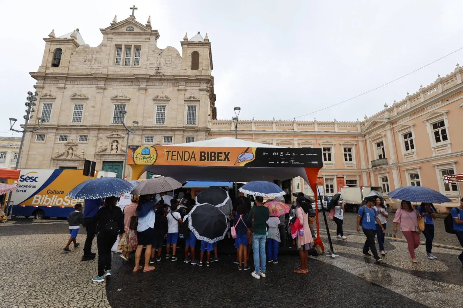 Flipelô 2024 tem Biblioteca Itinerante e projeto 'Leve e Leia'; veja a programação