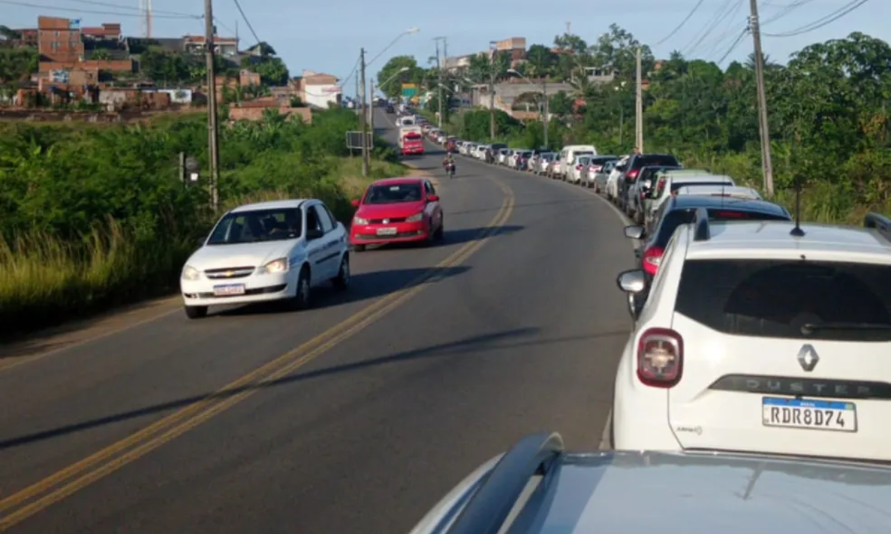 Fim do feriado mant&eacute;m fila de mais de 3 horas no Ferry-Boat em Bom Despacho. Foto: Divulga&ccedil;&atilde;o