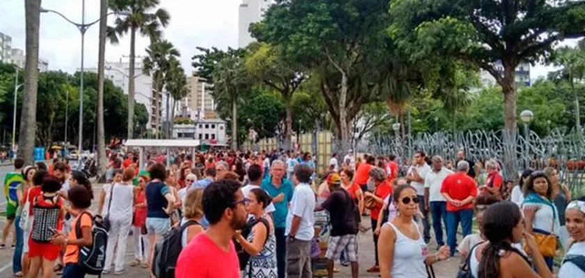 ‘NÃO PASSARÃO’: Contra impeachment, 22 categorias vão paralisar nesta sexta; Rodoviários manterão ônibus nas garagens em Salvador