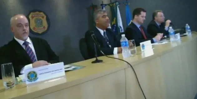 LAVA JATO: &#8220;Lula pode ser o líder do esquema da Petrobras&#8221;; Assista como foi a coletivada PF sobre mandado contra o ex-presidente