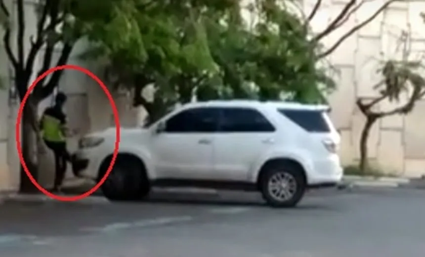Suposta irregularidade em ação de agente de trânsito é registrada em vídeo; assista