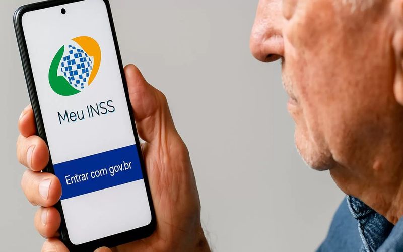 O aplicativo Meu INSS permite acompanhar o andamento dos processos, consultar exig&ecirc;ncias, emitir extratos e conferir a situa&ccedil;&atilde;o do benef&iacute;cio sem precisar ir at&eacute; uma ag&ecirc;ncia/Foto: Reprodu&ccedil;&atilde;o