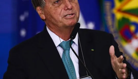 Cirurgião da confiança de Bolsonaro que operou o presidente em 2018 é chamado para examiná-lo novamente