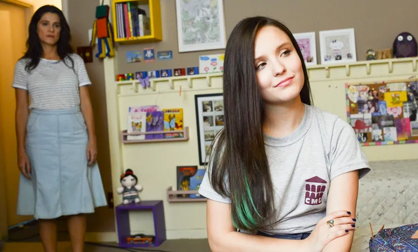 FALA SÉRIO, MÃE: Filme estrelado por Larissa Manoela tem estreia na próxima segunda