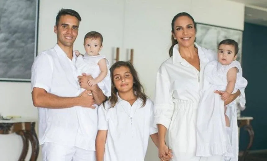 Ivete Sangalo festeja primeiro ano das gêmeas Marina e Helena “Sou grata!”; veja