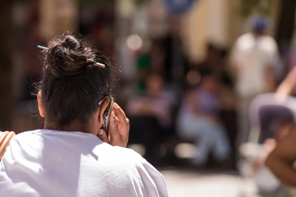 Senado aprova fim da cobrança de roaming em ligações de celular