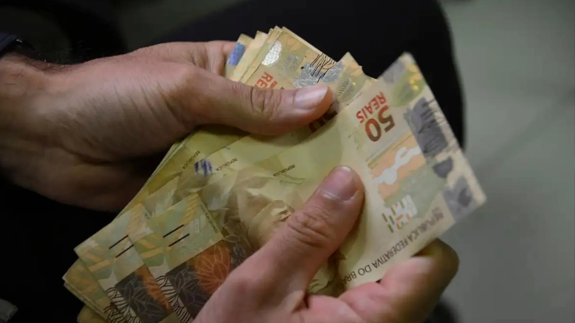 Quem ganha R$ 5.000 por mês paga quanto de Imposto de Renda? Veja cálculo