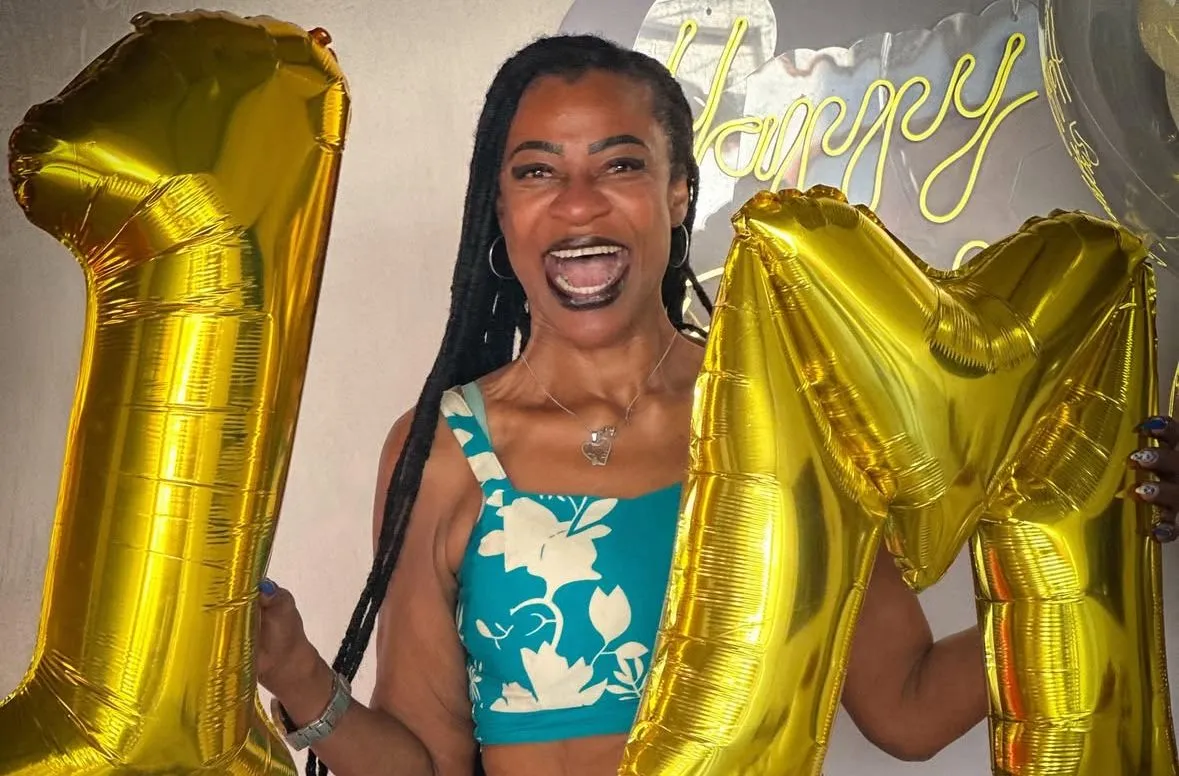 Influenciadora Claudia Souza revela que não sabe ler: 'Sei escrever meu nome'