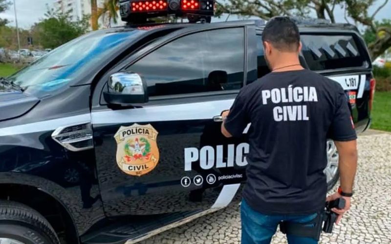 A Pol&iacute;cia Civil informou que o suspeito tentou encobrir o homic&iacute;dio simulando um inc&ecirc;ndio acidental dentro do apartamento da v&iacute;tima/Foto: Divulga&ccedil;&atilde;o/Pol&iacute;cia Civil&nbsp;