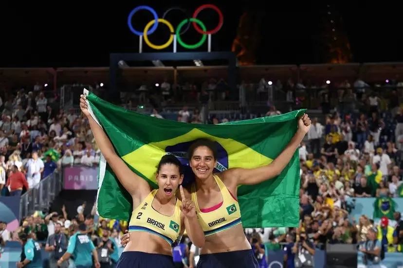 Duda e Ana Patrícia vencem dupla canadense e trazem o terceiro ouro para o Brasil em Paris