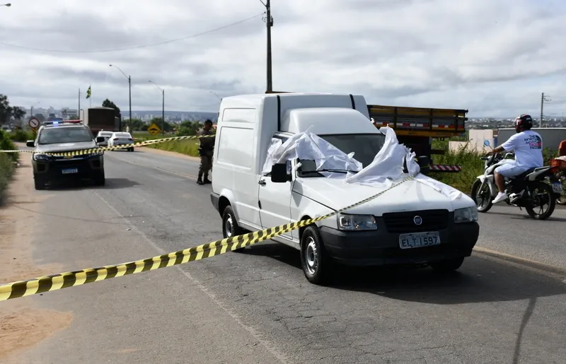 Homem é morto a tiros dentro de furgão na BA-262, em Vitória da Conquista