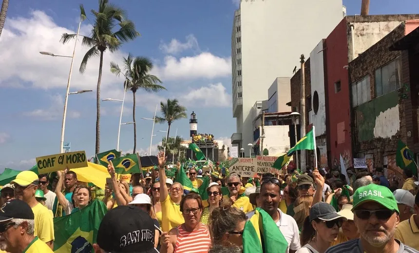 Manifestantes fazem ato a favor do governo Bolsonaro em Salvador; veja vídeo
