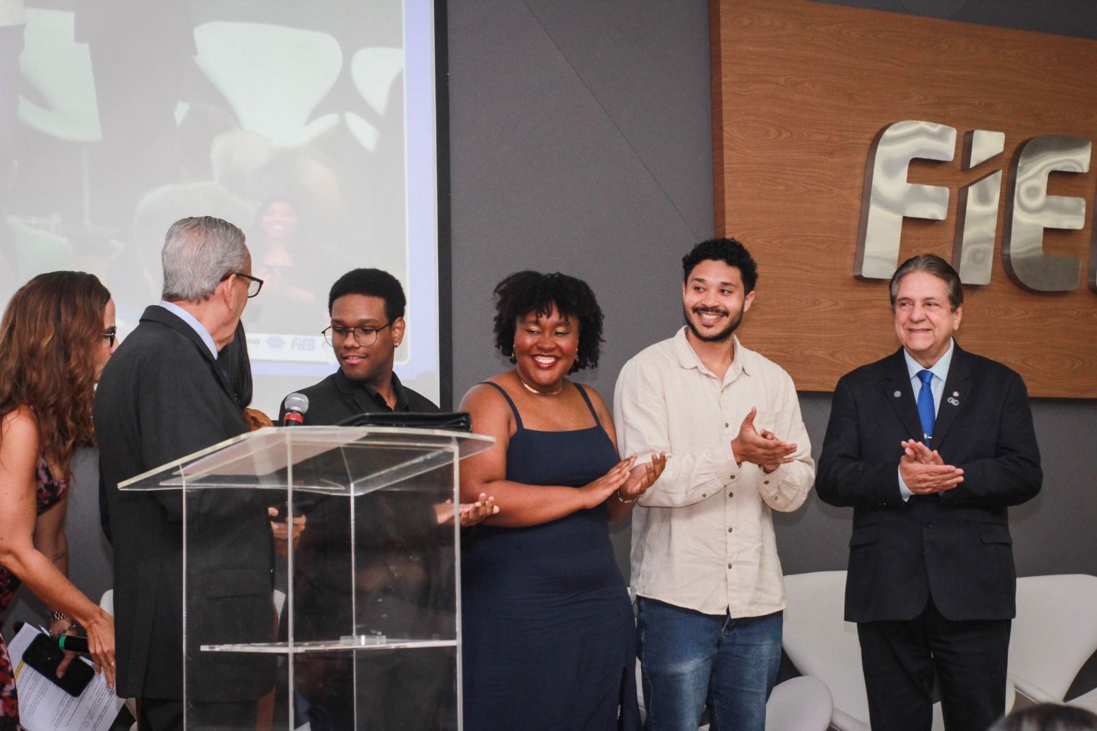 Alunos da UFBA desenvolvem plataforma de saúde| Foto: Divulgação CRA