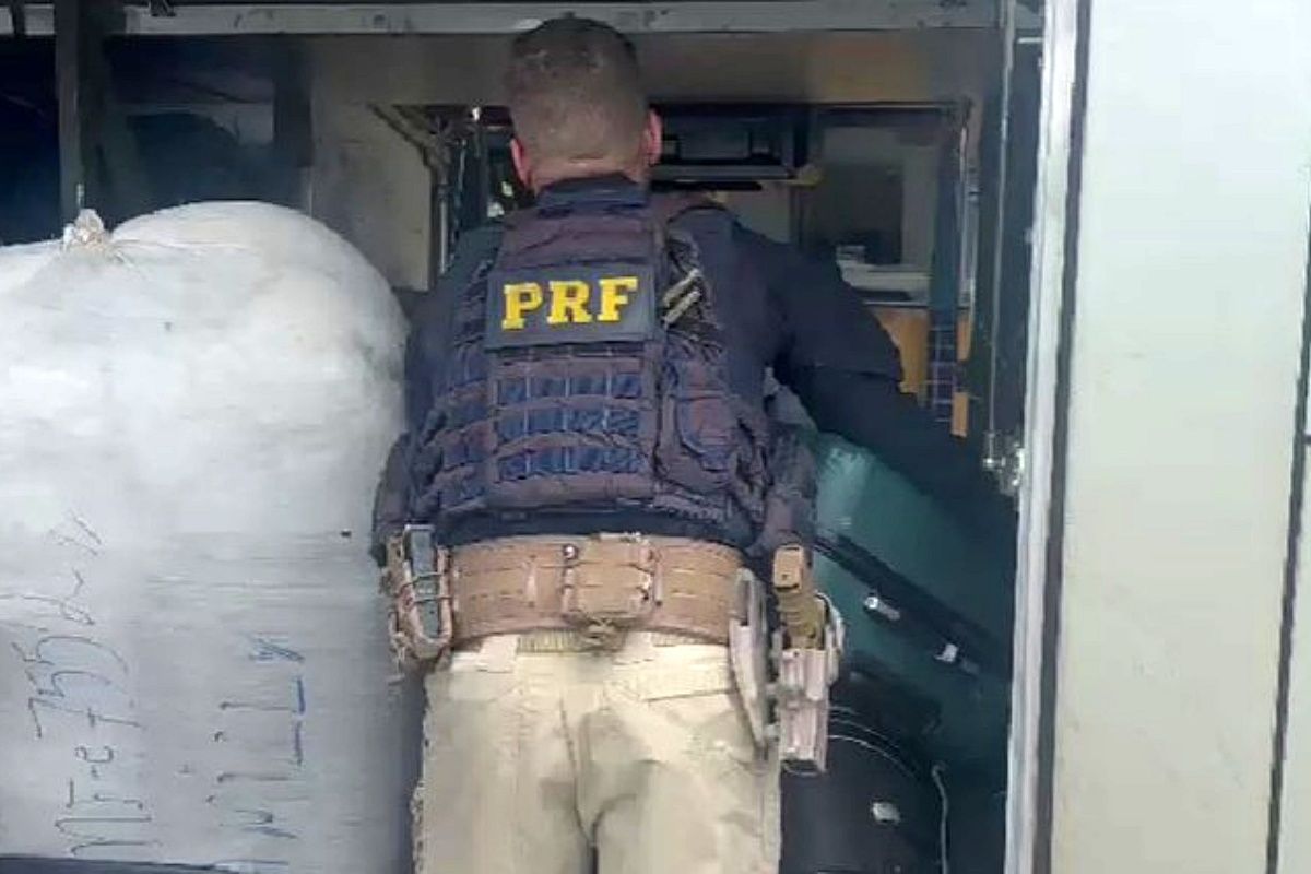 PRF apreende mais de 22 kg de maconha escondida em &ocirc;nibus na Bahia. Foto: PRF