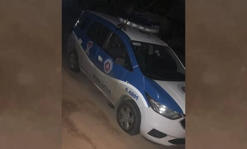 Criminosos voltam a causar pânico e terror em bairros de Salvador; viatura da PM é metralhada