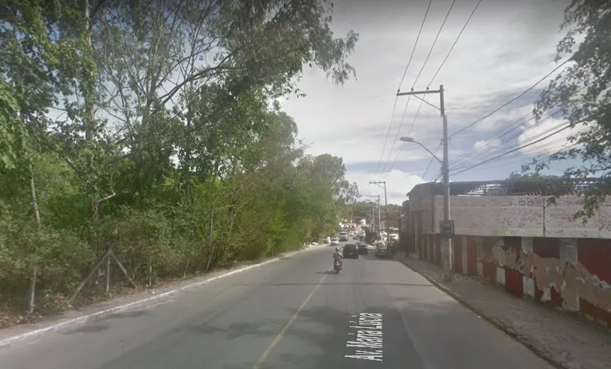 ACIDENTE: Jovem morre em Salvador após moto bater em proteção da pista