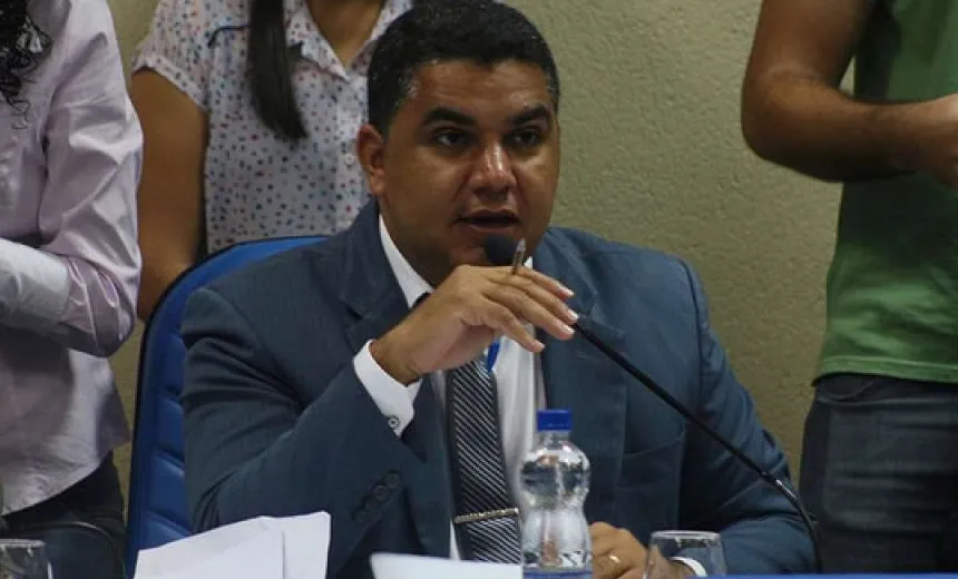 Presidente da Câmara de Camaçari é afastado por suspeita de improbidade