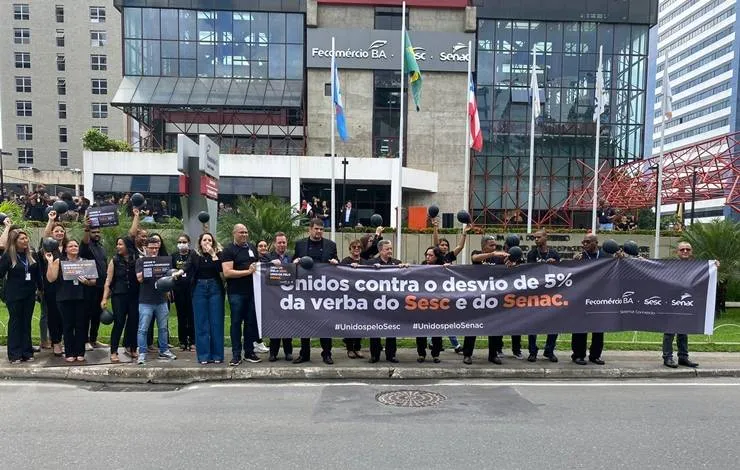 Funcionários da Fecomércio-BA protestam contra PL que pode reduzir recursos para a entidade