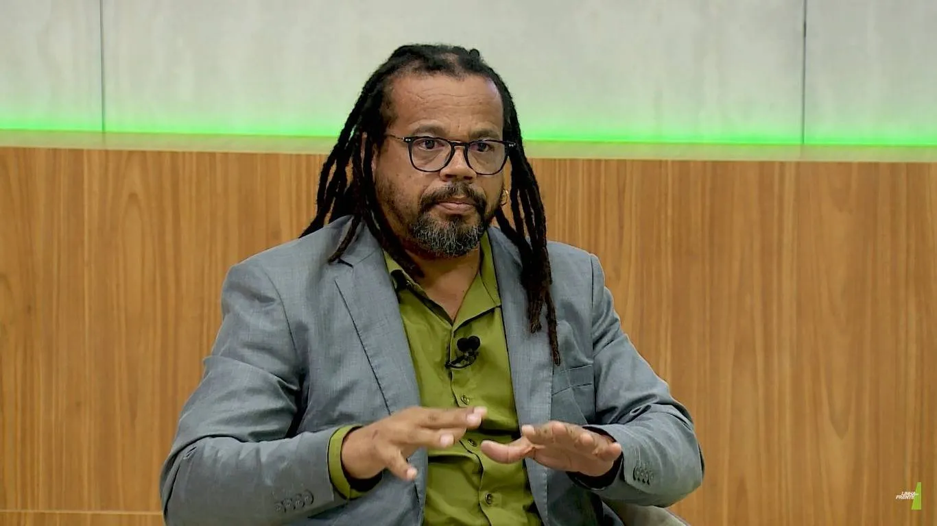 'Um lugar onde a maioria da população é negra, o racismo costuma ser mais cruel', diz Kleber Rosa sobre Salvador