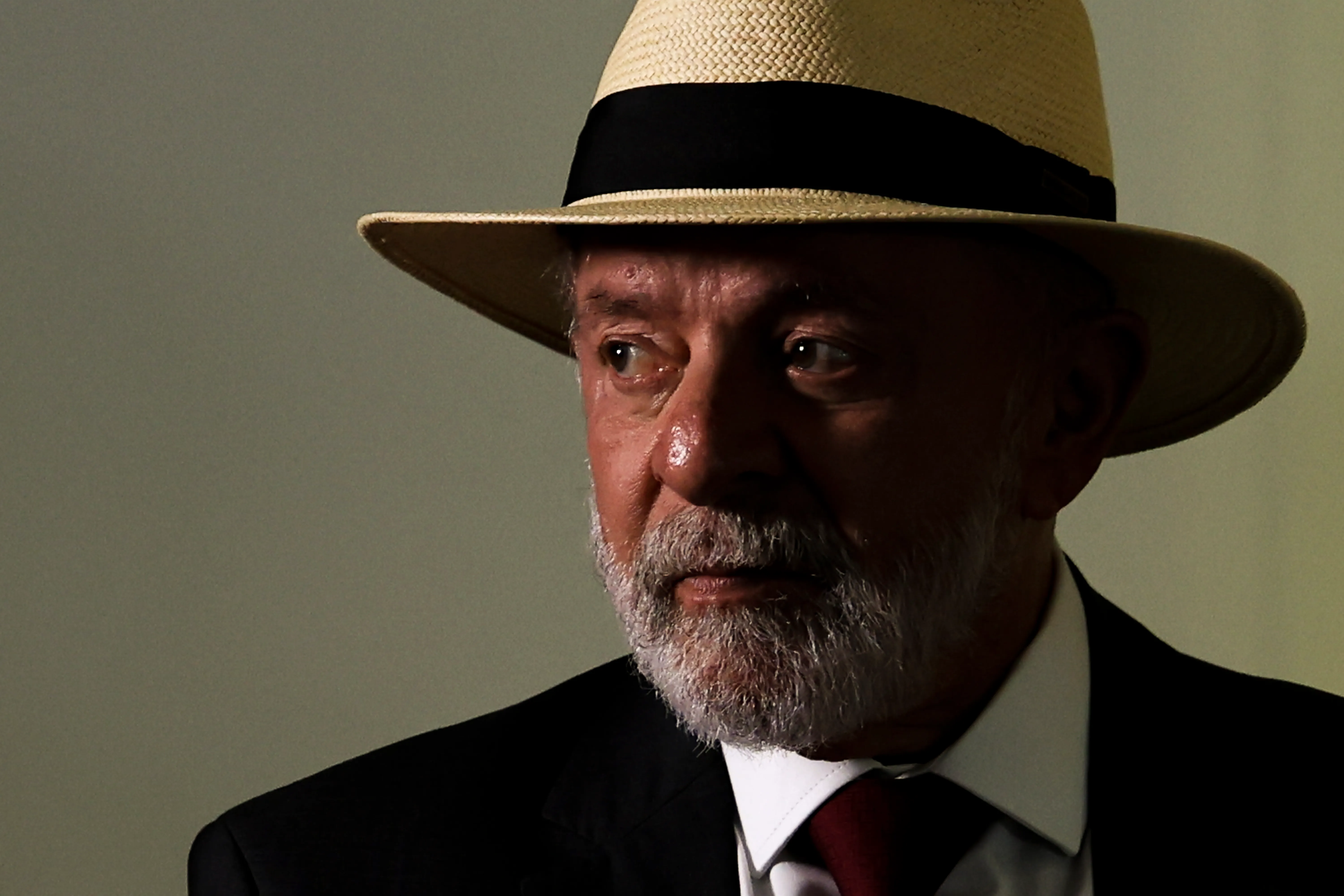 A pesquisa, realizada entre quinta-feira (23) e domingo (26), entrevistou 4,5 mil pessoas e tem margem de erro de 1 ponto percentual