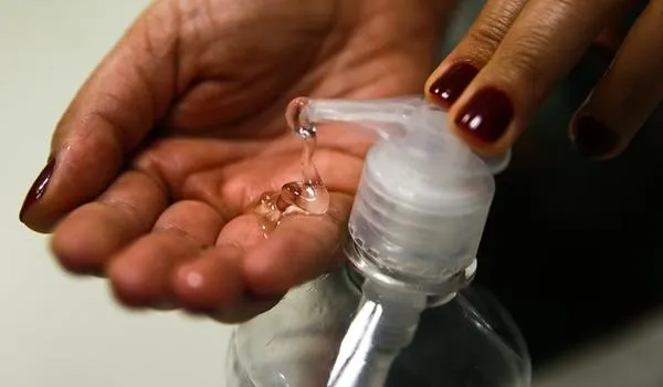 Coronavírus: e as pessoas que não têm água em casa e dinheiro para comprar álcool em gel?