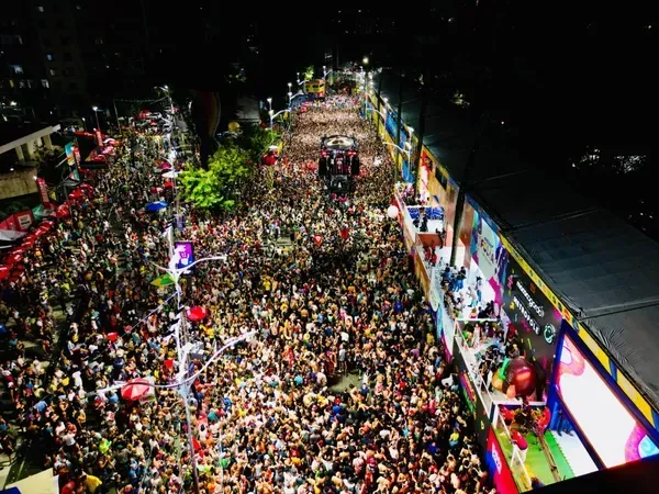 Quer ir para o bloco? Abadás do Carnaval de Salvador chegam a R$ 2 mil