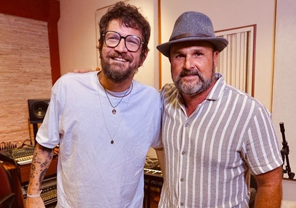 Léo Estakazero inicia temporada junina com ensaio e nova música com Saulo Fernandes.  /  Foto: Assessoria/Divulgação