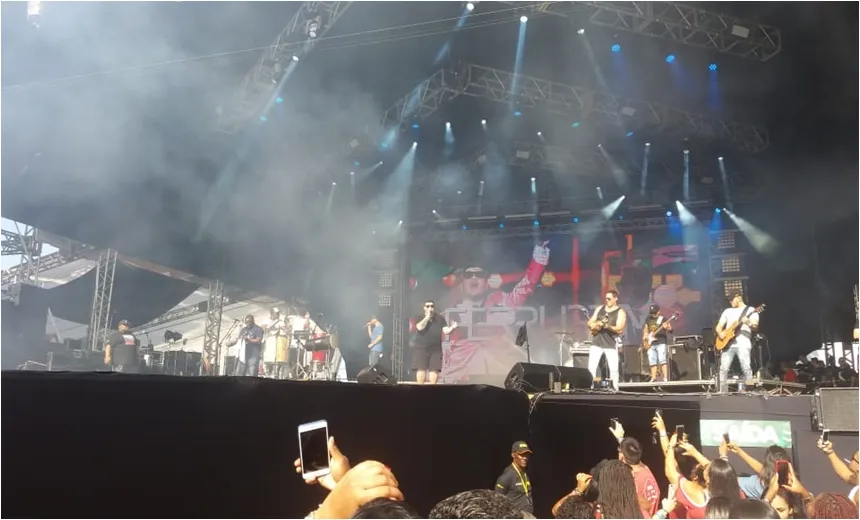 Sucesso do pagode romântico, Ferrugem embala corações apaixonados no Salvador Fest
