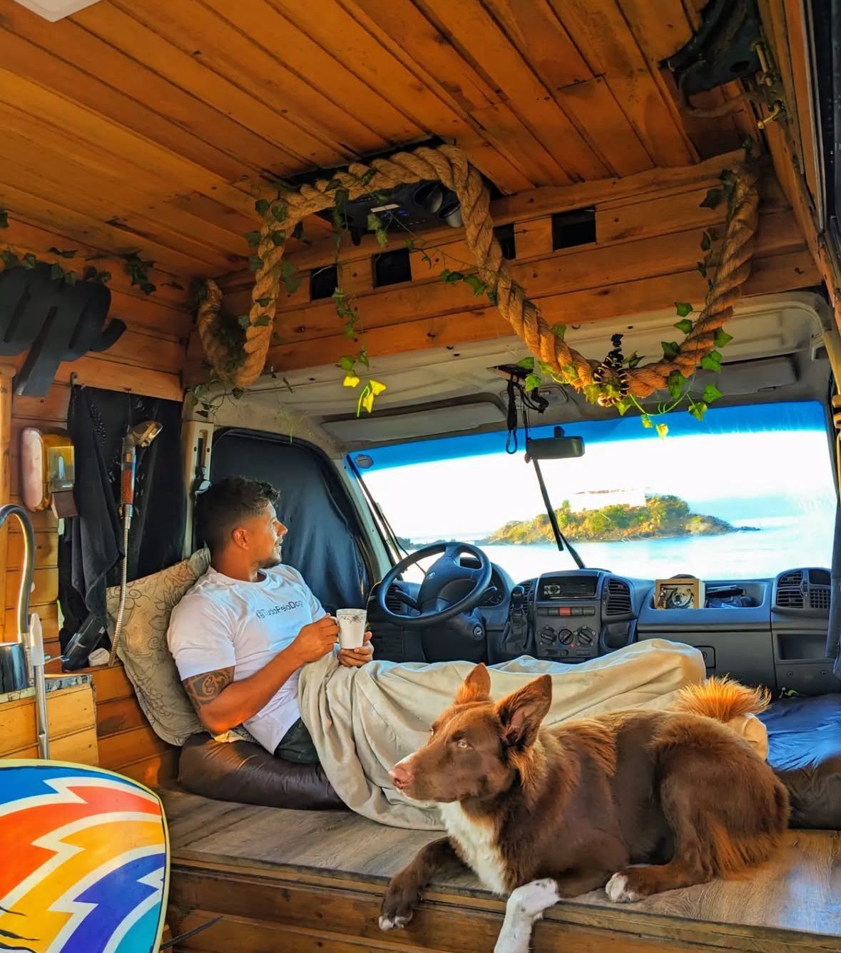 A ideia de cair na estrada para conhecer o mundo ganhou forma para o surfista curitibano Diego Araújo, que partiu do sul do Brasil em direção a Los Angeles. | Foto: Arquivo Pessoal