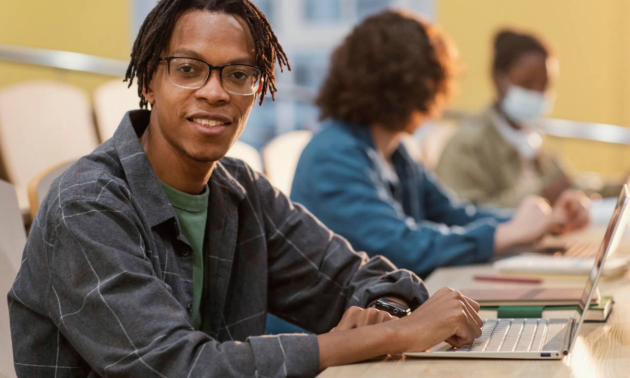 Cursinho do Enem para estudantes negros prorroga prazo de inscrição.Foto: Imagem Ilustrativa | Freepik