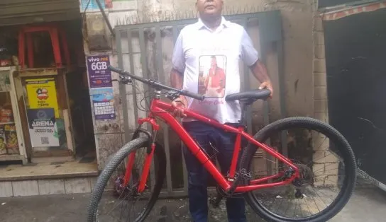 "Morreu por 300 reais": pai de Rodrigo, jovem assassinado no Dique, recupera bicicleta do filho