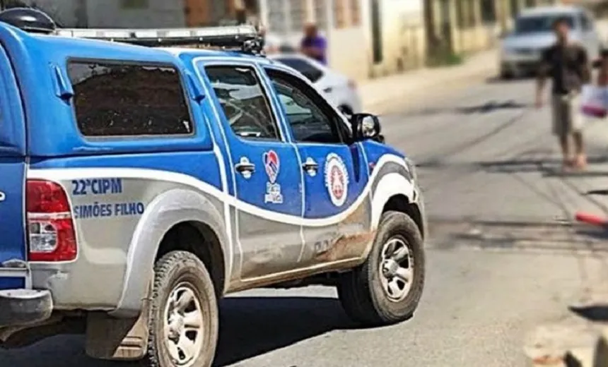 Homem é preso em Simões Filho por tentar matar a própria mãe usando facão