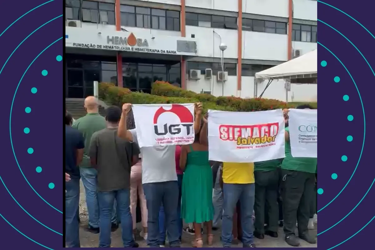 Terceirizados do Hemoba protestam contra salários atrasados em Salvador