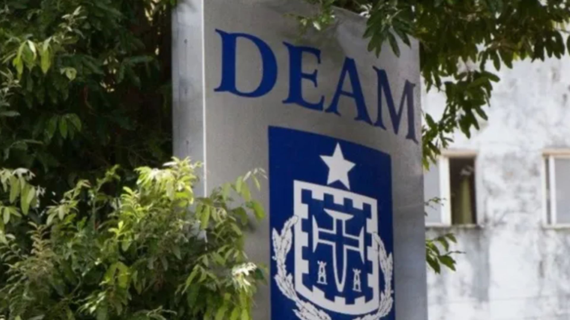 Aluna &eacute; levada &agrave; delegacia ap&oacute;s den&uacute;ncia de amea&ccedil;a com faca em escola na Bahia