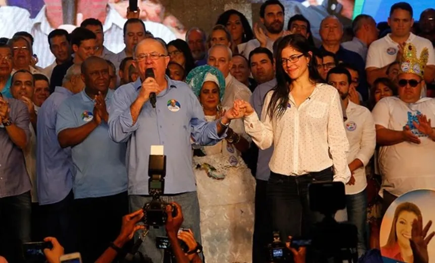 Candidata a vice-governadora de Zé Ronaldo, Mônica Bahia anuncia gravidez aos 41 anos